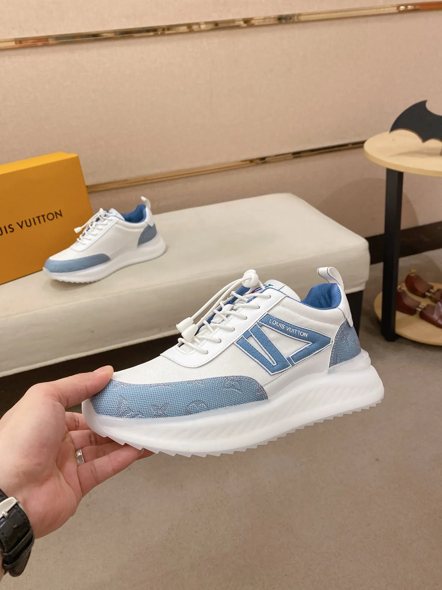 Factory price: 462💰🎉🎉LV~Louis Vuitton trendy men's shoes, new shipments, latest matching, the same style as the official website, super high quality, hot sales of the season [strong][strong][strong]Selected first-layer cowhide, comfortable cowhide lining, original last, comfortable on the feet, wear-resistant rubber outsole, size: 38-44.